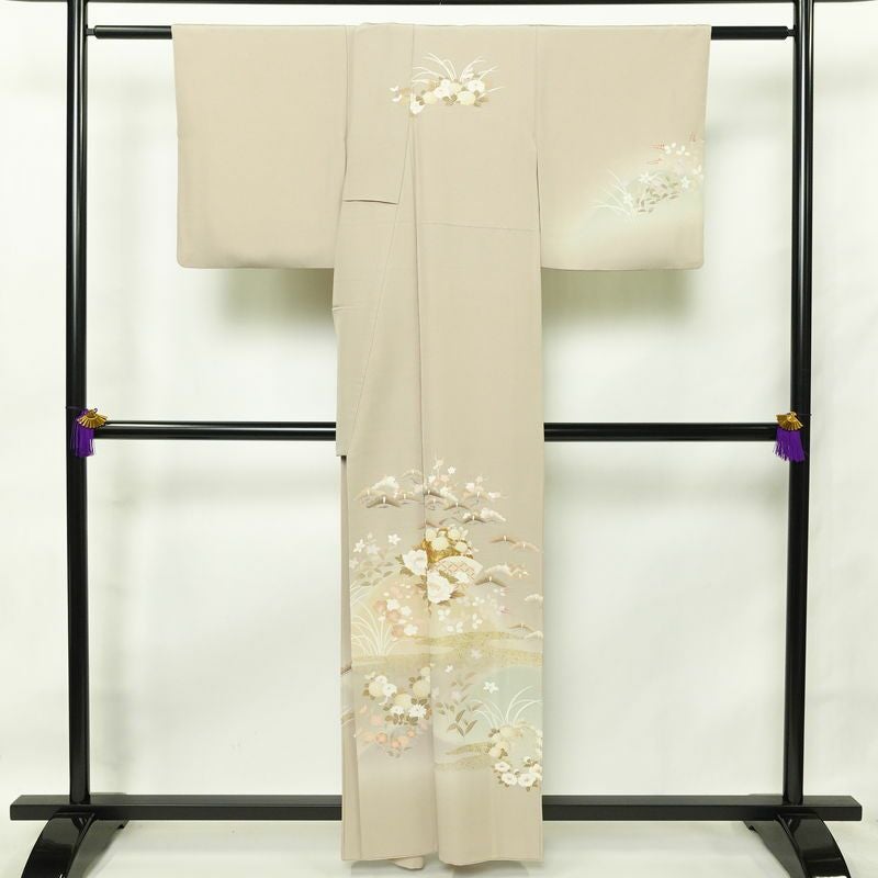 訪問着 縮緬 正絹 古典柄 袷仕立て 身丈158.5cm 裄丈66cm 箔 共八掛 フォーマル 着物 ベージュ_画像2