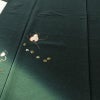 付け下げ 良品 落款入り しつけ糸付き 縮緬 ぼかし染め 正絹 古典柄 袷仕立て 身丈165cm 裄丈69.5cm 刺繍 金糸 フォーマル 着物 緑・うぐいす色_画像5