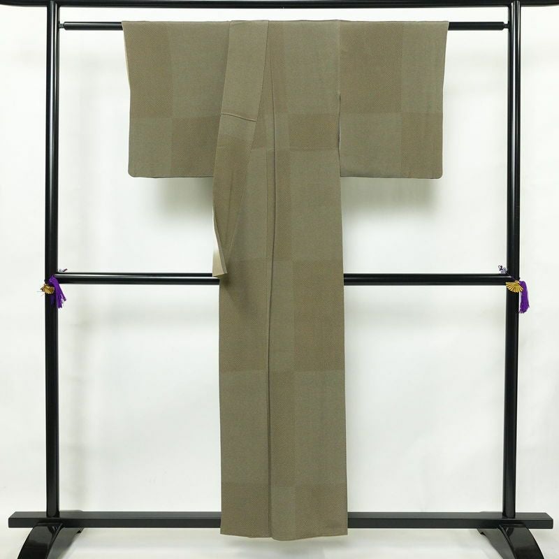 小紋 縮緬 正絹 チェック・格子柄 袷仕立て 身丈154cm 裄丈63cm 着物 緑・うぐいす色_画像2