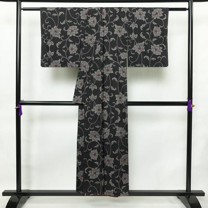 大島紬 証紙なし しつけ糸付き 正絹 花柄 袷仕立て 身丈151.5cm 裄丈63cm 着物 黒_画像2