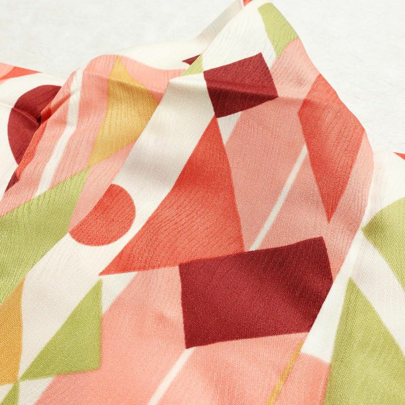 二尺袖・小振袖 美品 しつけ糸付き ポリエステル 幾何学柄・抽象柄 袷仕立て 身丈112cm 裄丈69.5cm 多色使い_画像16