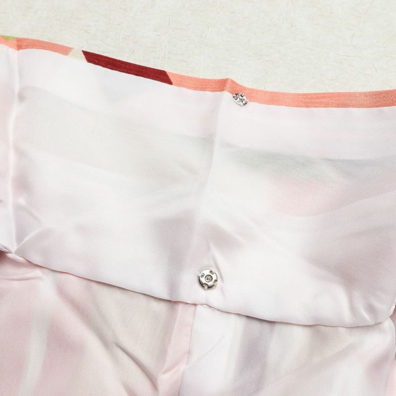 二尺袖・小振袖 美品 しつけ糸付き ポリエステル 幾何学柄・抽象柄 袷仕立て 身丈112cm 裄丈69.5cm 多色使い_画像18