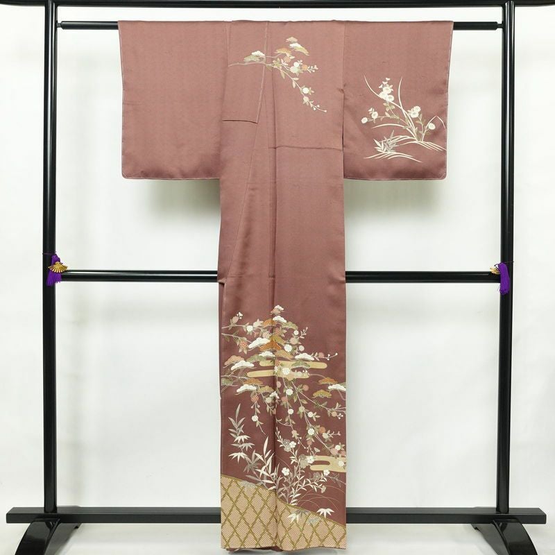 訪問着 良品 しつけ糸付き 金駒刺繍 綸子 一つ紋付き 正絹 古典柄 袷仕立て 身丈159.5cm 裄丈65.5cm 箔 共八掛 金彩 フォーマル 着物 小豆・エンジ_画像2