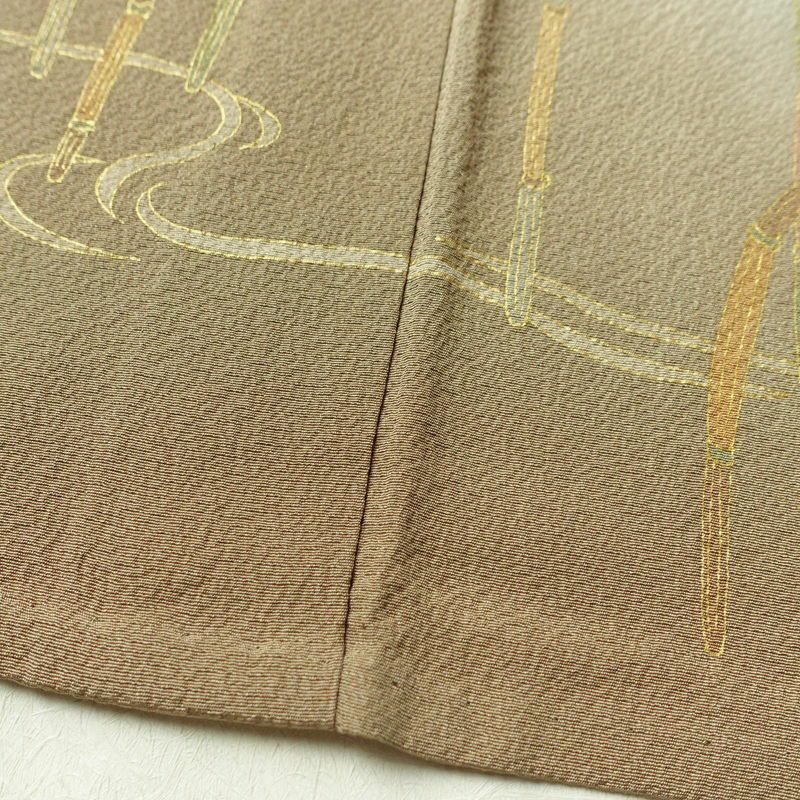 単衣 付け下げ 良品 縮緬 しつけ糸付き 一つ紋付き 正絹 風景柄 単衣仕立て 身丈157cm 裄丈65cm 刺繍 フォーマル 着物 附下 緑・うぐいす色_画像11