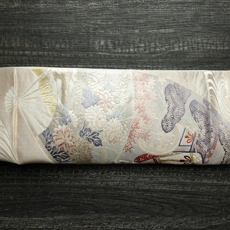 袋帯 プラチナ箔 翔鶴吉祥錦 六通柄 フォーマル用 正絹 古典柄 扇子 御所車 金糸 帯 金・銀_画像12