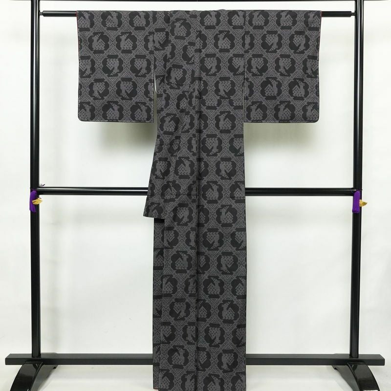 紬 しつけ糸付き 正絹 幾何学柄・抽象柄 袷仕立て 身丈163cm 裄丈63cm 黒_画像2