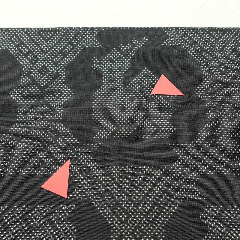 紬 しつけ糸付き 正絹 幾何学柄・抽象柄 袷仕立て 身丈163cm 裄丈63cm 黒_画像12