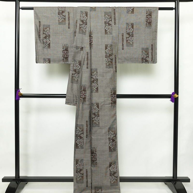 大島紬 良品 証紙なし 正絹 木の葉・植物柄 袷仕立て 身丈168cm 裄丈69cm 一部しつけ糸付き 着物 茶_画像2