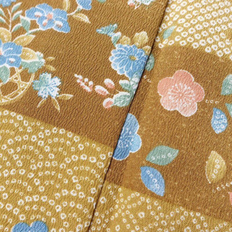 単衣 小紋 良品 縮緬 ポリエステル 古典柄 単衣仕立て 身丈159cm 裄丈64.5cm 黄・黄土色_画像8