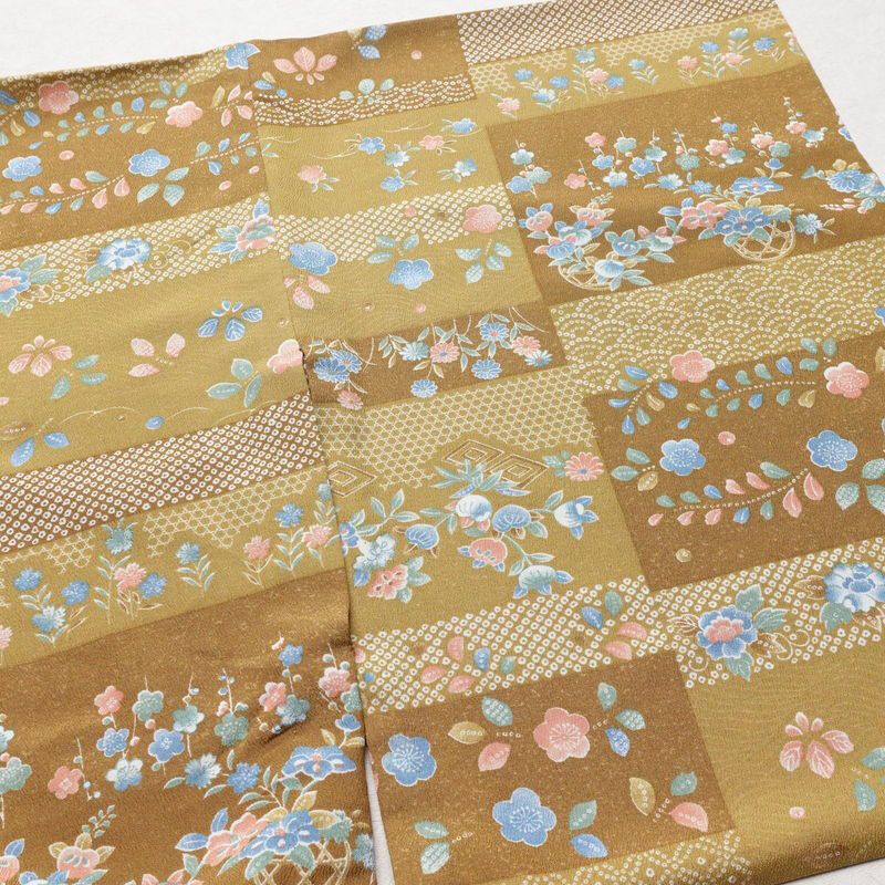 単衣 小紋 良品 縮緬 ポリエステル 古典柄 単衣仕立て 身丈159cm 裄丈64.5cm 黄・黄土色_画像12