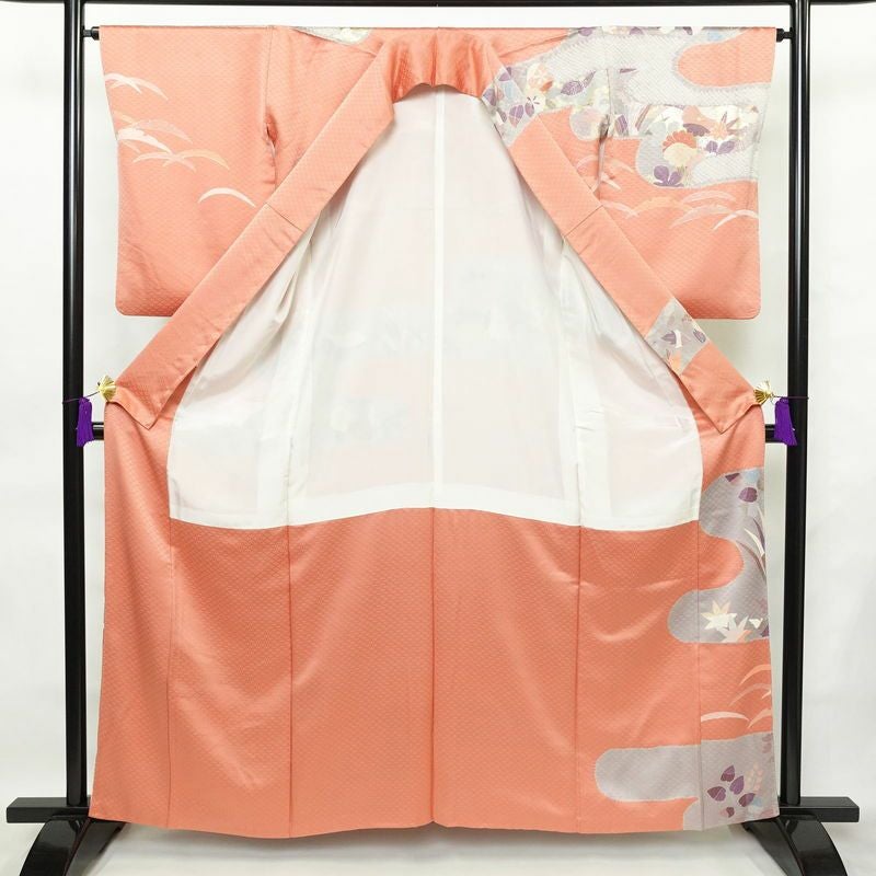 訪問着 綸子 絞り 正絹 古典柄 袷仕立て 身丈160cm 裄丈64.5cm 箔 共八掛 金彩 フォーマル 着物 サーモンピンク ピンク_画像3