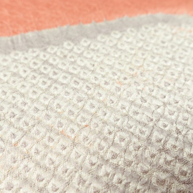 訪問着 綸子 絞り 正絹 古典柄 袷仕立て 身丈160cm 裄丈64.5cm 箔 共八掛 金彩 フォーマル 着物 サーモンピンク ピンク_画像7