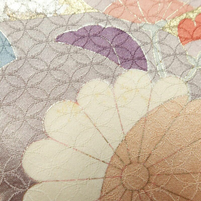 訪問着 綸子 絞り 正絹 古典柄 袷仕立て 身丈160cm 裄丈64.5cm 箔 共八掛 金彩 フォーマル 着物 サーモンピンク ピンク_画像13