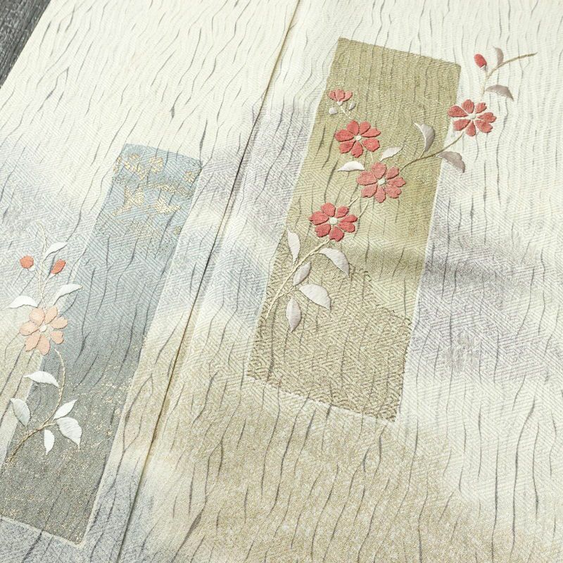 付け下げ しつけ糸付き 絞り 正絹 花柄 袷仕立て 身丈160.5cm 裄丈68.5cm 箔 刺繍 フォーマル 着物 クリーム_画像6