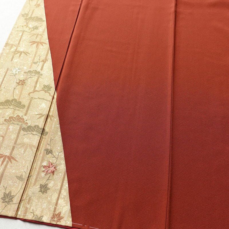 付け下げ 良品 しつけ糸付き 縮緬 正絹 古典柄 袷仕立て 身丈164cm 裄丈70cm 箔 刺繍 フォーマル 着物 松 紅葉 赤・朱_画像4