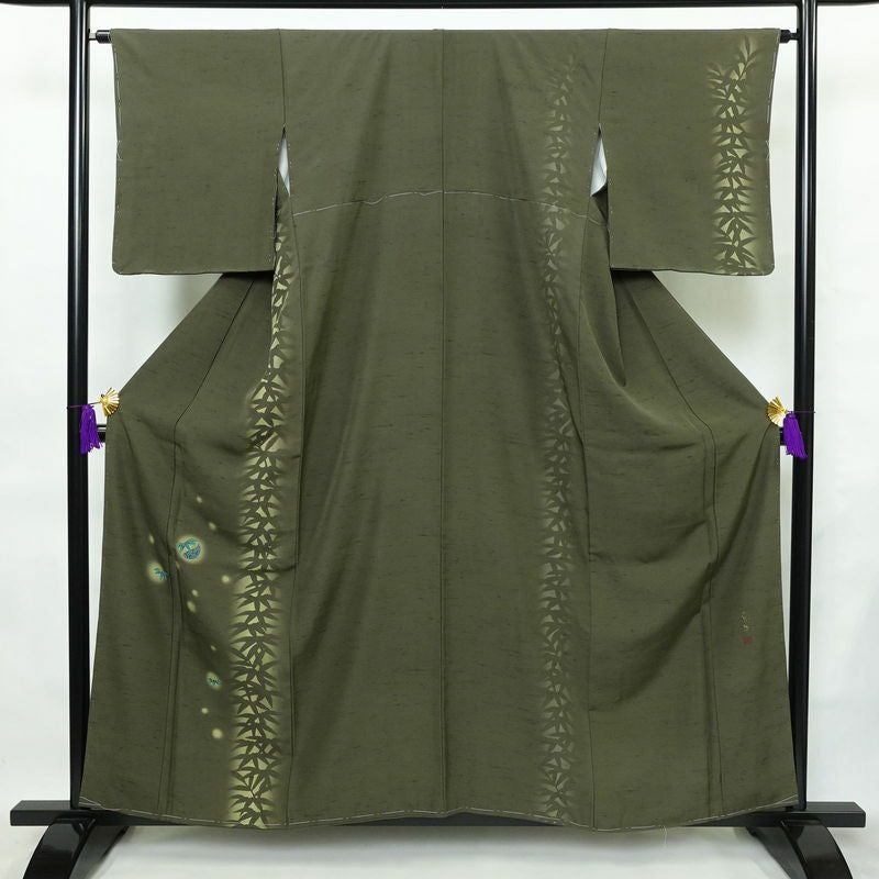付け下げ 峰山和生 落款入り しつけ糸付き 正絹 木の葉・植物柄 袷仕立て 身丈158.5cm 裄丈64.5cm フォーマル 着物 緑・うぐいす色_画像1