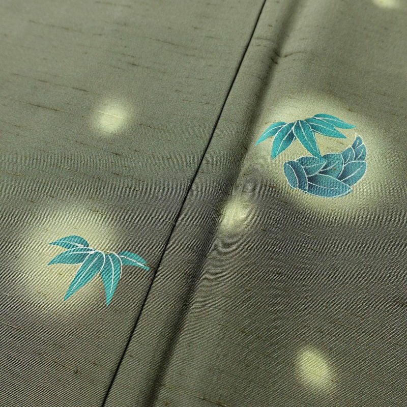 付け下げ 峰山和生 落款入り しつけ糸付き 正絹 木の葉・植物柄 袷仕立て 身丈158.5cm 裄丈64.5cm フォーマル 着物 緑・うぐいす色_画像6