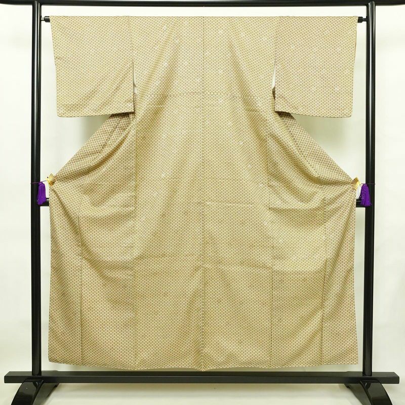 小紋 美品 しつけ糸付き ポリエステル 青海波 流水・波柄 袷仕立て 身丈156cm 裄丈64cm 着物 ベージュ_画像1