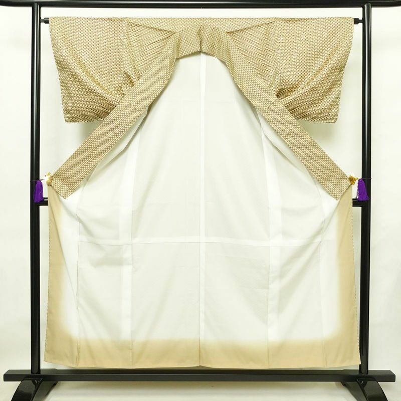 小紋 美品 しつけ糸付き ポリエステル 青海波 流水・波柄 袷仕立て 身丈156cm 裄丈64cm 着物 ベージュ_画像3