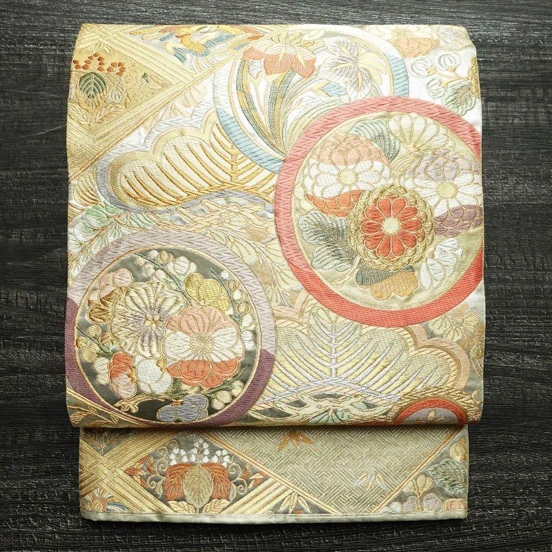 袋帯 正絹 金糸 ベージュ色ｘ金色ｘ緑色ｘ多色 菱型に四季花文様 六通柄 フォーマル 礼装 長さ448cm【中古】 【キモノオフ野々市若松店】 ki5463AB-2_grande.jpg?v=1733186852