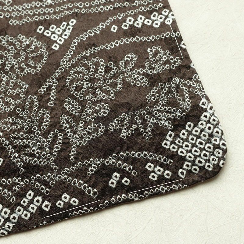 付け下げ 美品 小紋柄 しつけ糸付き 絞り 正絹 木の葉・植物柄 袷仕立て 身丈155.5cm 裄丈65cm 着物 茶_画像15