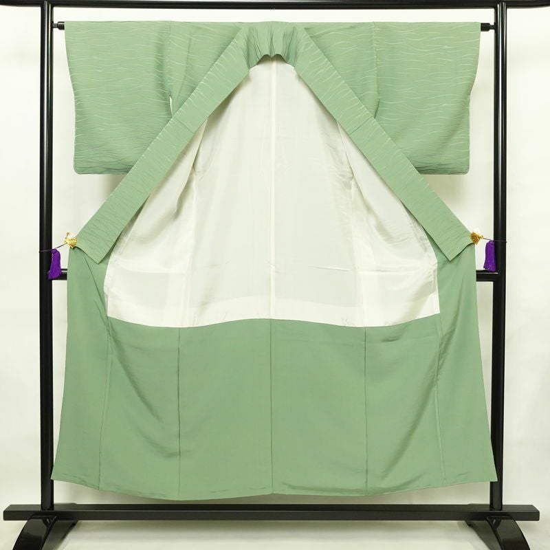 色無地 一つ紋付き 正絹 木の葉・植物柄 袷仕立て 身丈153cm 裄丈64.5cm 一部しつけ糸付き 着物 緑・うぐいす色_画像3