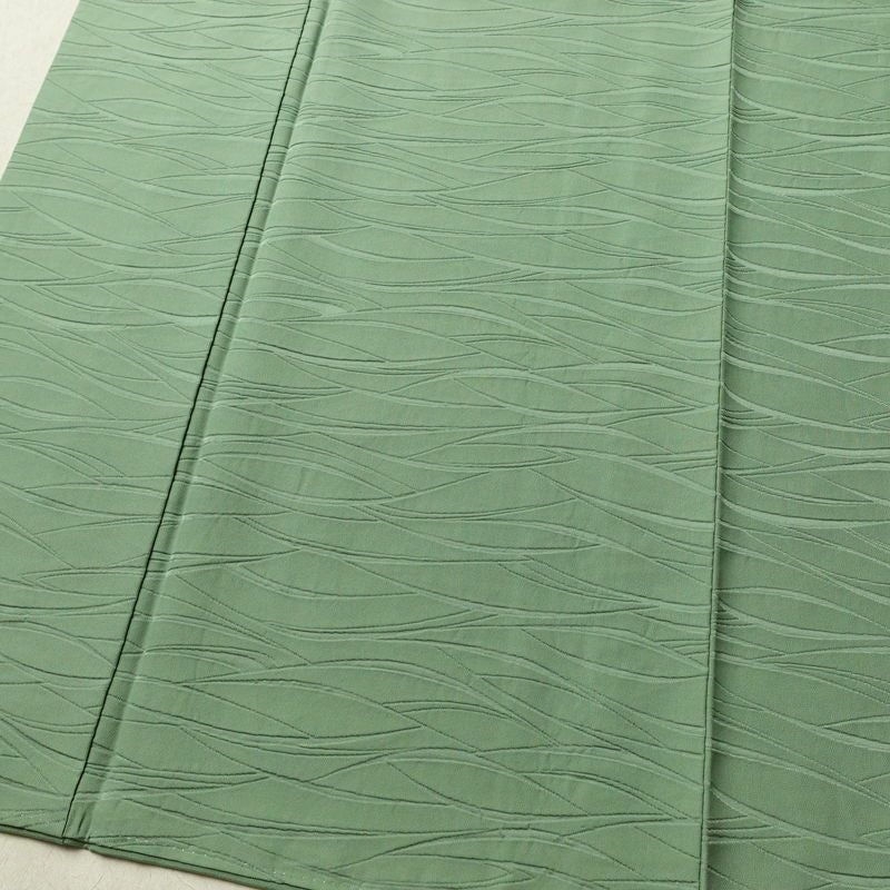 色無地 一つ紋付き 正絹 木の葉・植物柄 袷仕立て 身丈153cm 裄丈64.5cm 一部しつけ糸付き 着物 緑・うぐいす色_画像4