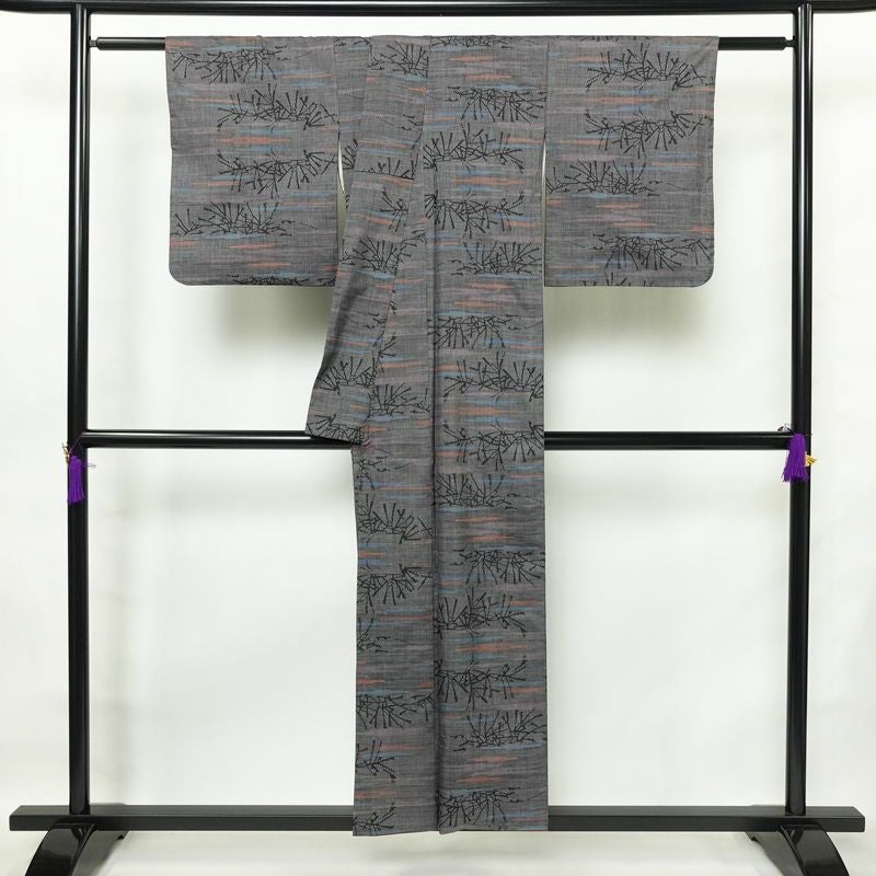 紬 正絹 木の葉・植物柄 袷仕立て 身丈152cm 裄丈63.5cm 着物 グレー_画像2