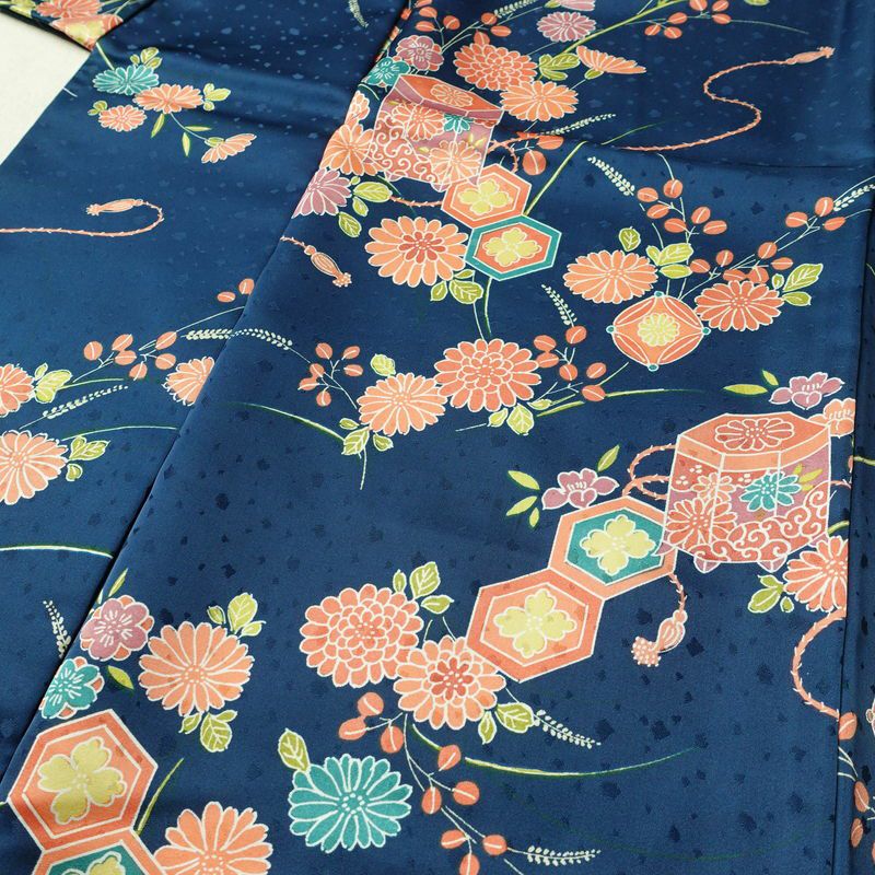 小紋 ポリエステル 古典柄 袷仕立て 身丈153cm 裄丈63.5cm 着物 青・紺_画像5