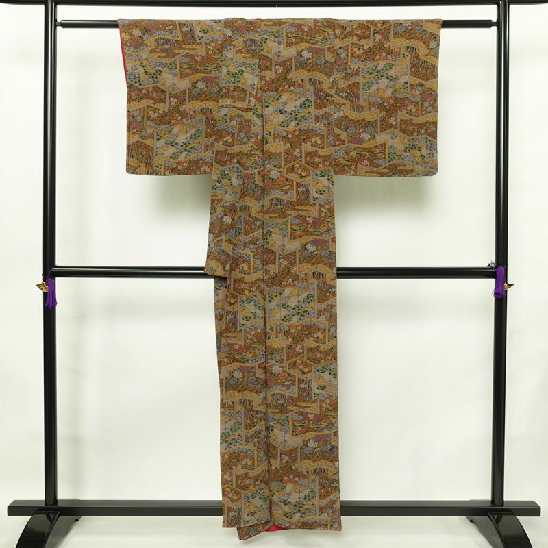 小紋 縮緬 総柄 正絹 古典柄 袷仕立て 身丈157cm 裄丈63.5cm 着物 茶_画像2