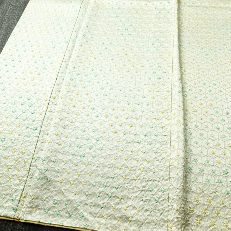 小紋 絞り しつけ糸付き 正絹 古典柄 袷仕立て 身丈160cm 裄丈65.5cm 着物 クリーム_画像4