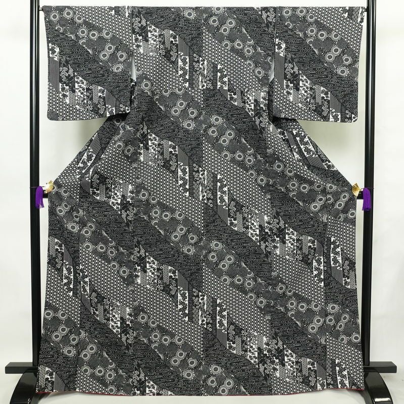 小紋 縮緬 総柄 ポリエステル 古典柄 袷仕立て 身丈167.5cm 裄丈67cm 着物 黒_画像1