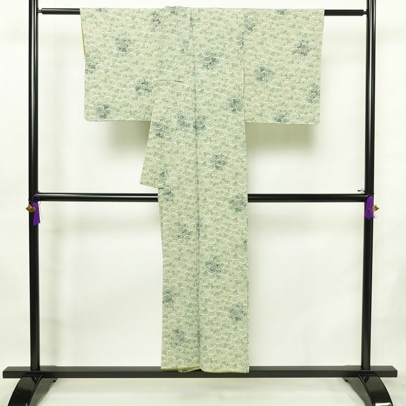 小紋 しつけ糸付き 縮緬 総柄 正絹 花柄 袷仕立て 身丈150.5cm 裄丈64cm 着物 緑・うぐいす色_画像2