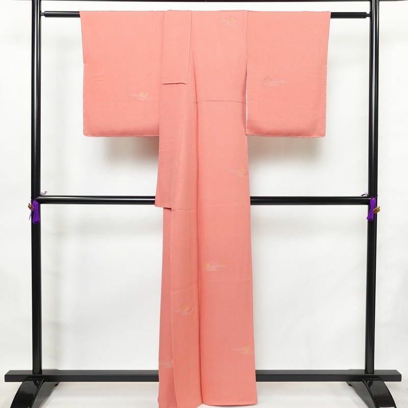 小紋 良品 一つ紋付き 付下小紋 五三の桐 桐 正絹 家紋柄 袷仕立て 身丈162cm 裄丈67cm 一部しつけ糸付き 金糸 着物 ピンク_画像2