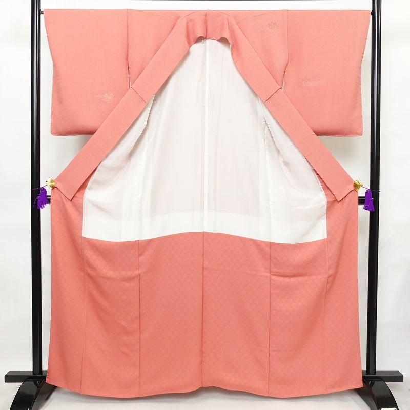 小紋 良品 一つ紋付き 付下小紋 五三の桐 桐 正絹 家紋柄 袷仕立て 身丈162cm 裄丈67cm 一部しつけ糸付き 金糸 着物 ピンク_画像3