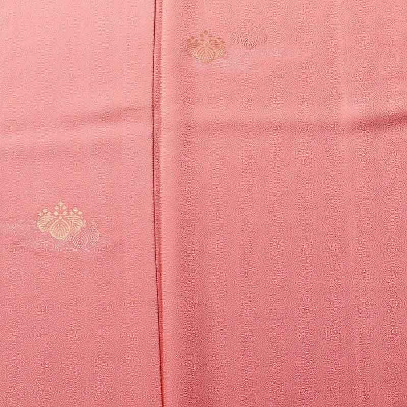 小紋 良品 一つ紋付き 付下小紋 五三の桐 桐 正絹 家紋柄 袷仕立て 身丈162cm 裄丈67cm 一部しつけ糸付き 金糸 着物 ピンク_画像6