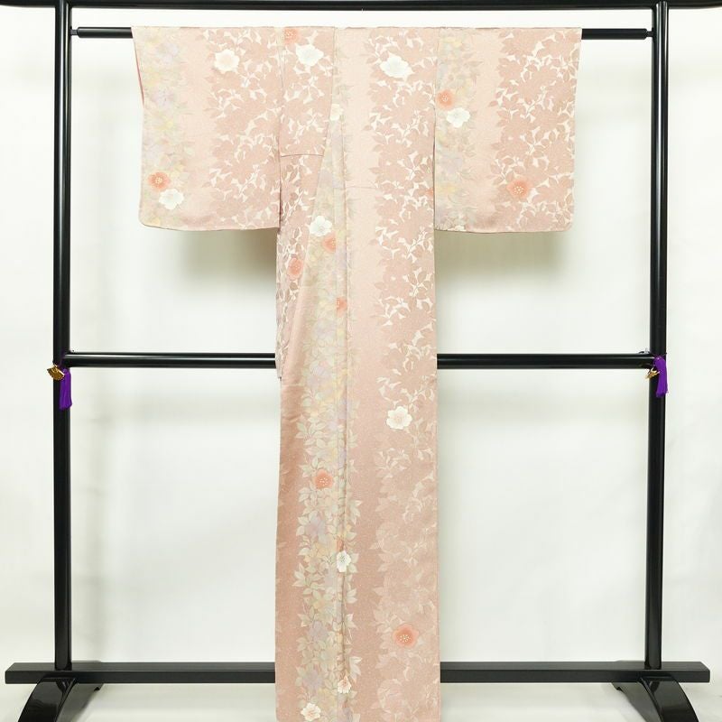 小紋 美品 柄生かし染 しつけ糸付き 一つ紋付き 正絹 花柄 袷仕立て 身丈160cm 裄丈66cm 金彩 着物 ピンク_画像2