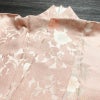 小紋 美品 柄生かし染 しつけ糸付き 一つ紋付き 正絹 花柄 袷仕立て 身丈160cm 裄丈66cm 金彩 着物 ピンク_画像15