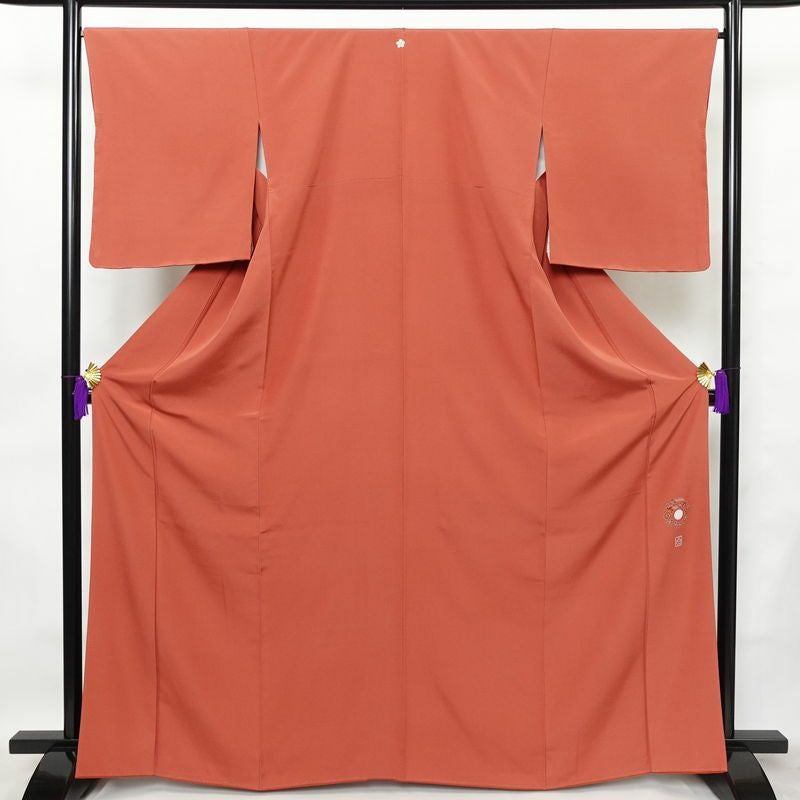 色無地 良品 落款入り 縮緬 一つ紋付き 正絹 無地 袷仕立て 身丈166cm 裄丈67.5cm 一部しつけ糸付き ピンク_画像1