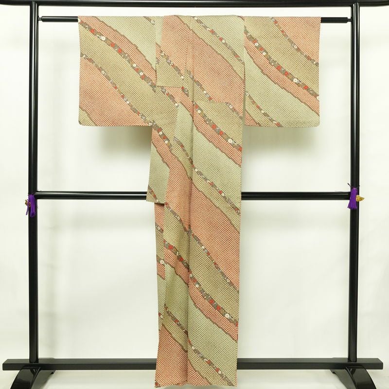 単衣 小紋 ふくれ織 良品 正絹 古典柄 単衣仕立て 身丈158.5cm 裄丈66cm 着物 多色使い_画像2