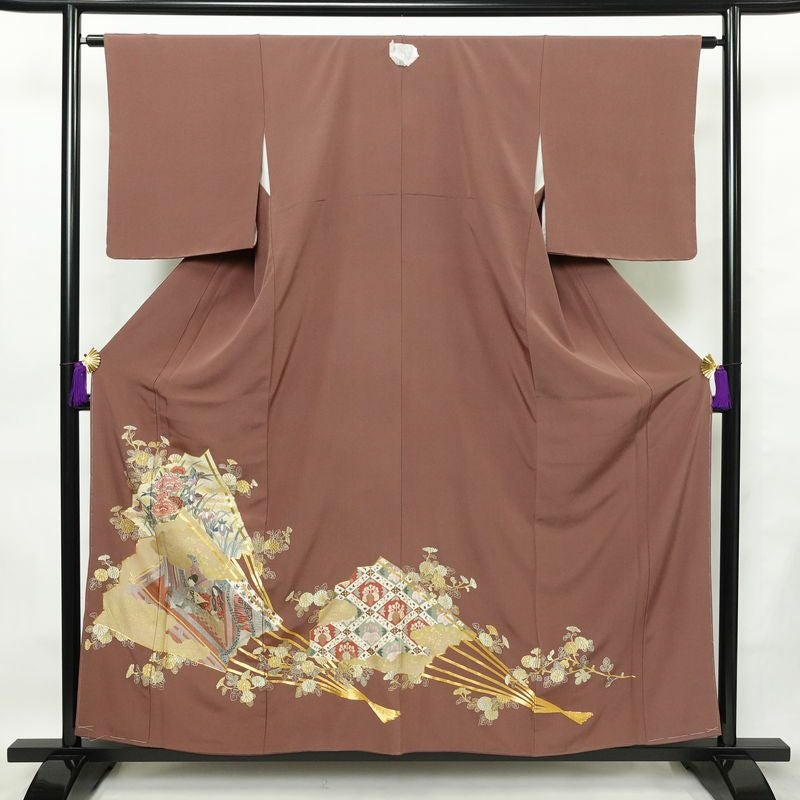 色留袖 美品 金駒刺繍 一つ紋付き 正絹 人物・動物柄 袷仕立て 身丈158cm 裄丈65cm 箔 刺繍 一部しつけ糸付き 金糸 フォーマル 扇子 着物 茶_画像1
