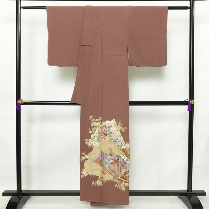 色留袖 美品 金駒刺繍 一つ紋付き 正絹 人物・動物柄 袷仕立て 身丈158cm 裄丈65cm 箔 刺繍 一部しつけ糸付き 金糸 フォーマル 扇子 着物 茶_画像2