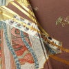 色留袖 美品 金駒刺繍 一つ紋付き 正絹 人物・動物柄 袷仕立て 身丈158cm 裄丈65cm 箔 刺繍 一部しつけ糸付き 金糸 フォーマル 扇子 着物 茶_画像10