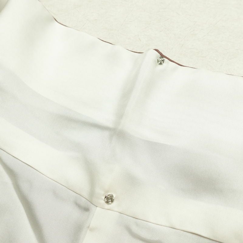 色留袖 美品 金駒刺繍 一つ紋付き 正絹 人物・動物柄 袷仕立て 身丈158cm 裄丈65cm 箔 刺繍 一部しつけ糸付き 金糸 フォーマル 扇子 着物 茶_画像19