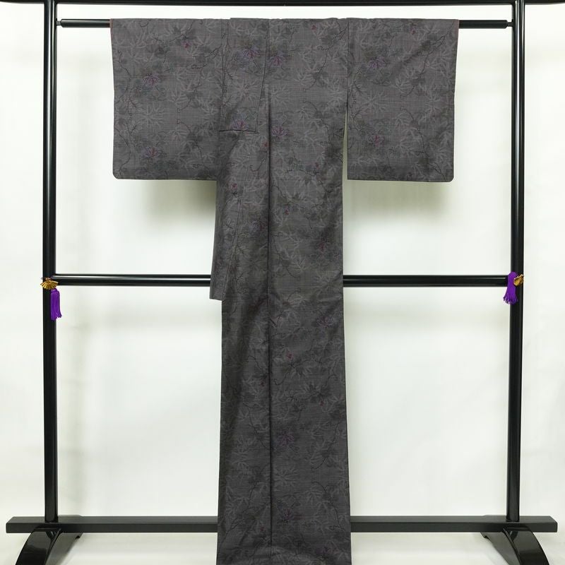 大島紬 良品 証紙あり 正絹 木の葉・植物柄 袷仕立て 身丈166.5cm 裄丈66.5cm 着物 紫・藤色_画像2