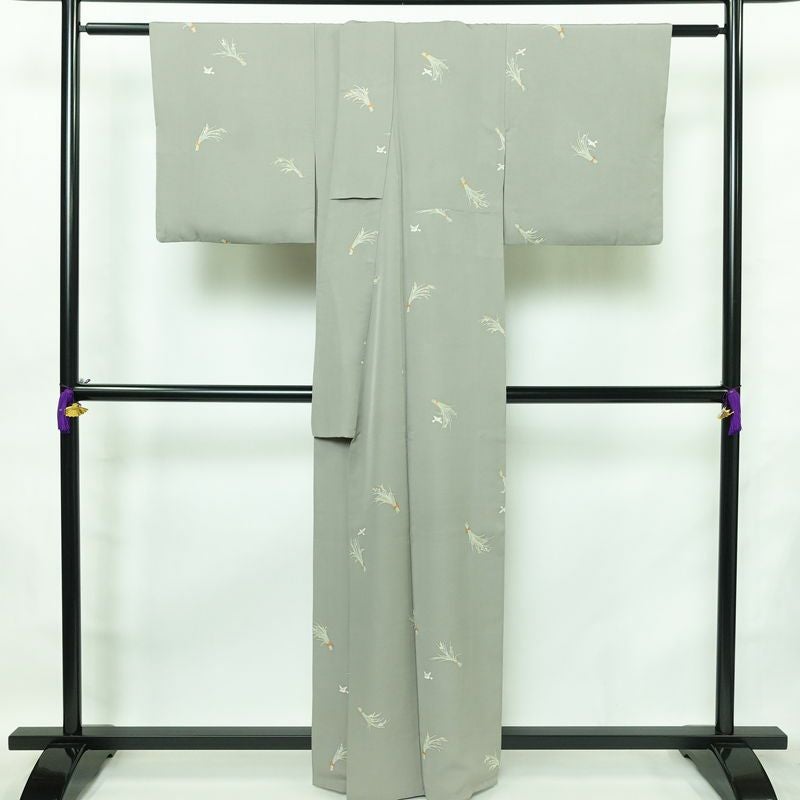 小紋 正絹 木の葉・植物柄 袷仕立て 身丈161cm 裄丈68cm 金彩 着物 グレー_画像2