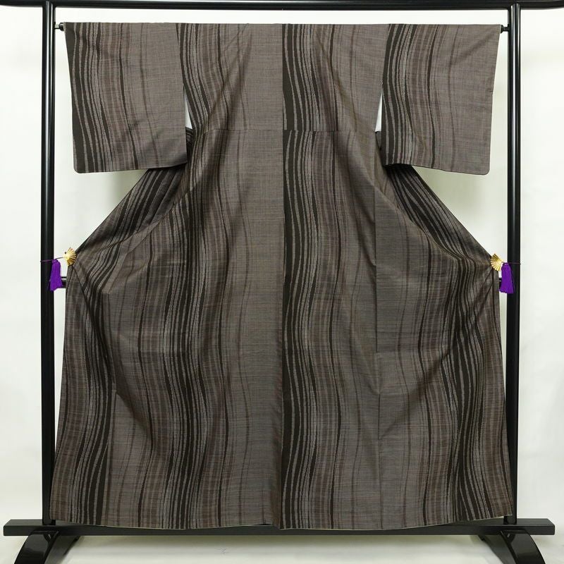 大島紬 良品 証紙なし 正絹 縞柄・線柄 袷仕立て 身丈158cm 裄丈65.5cm 着物 茶_画像1