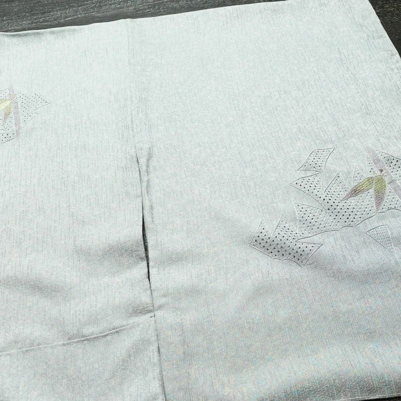 付け下げ 美品 スワトウ刺繍 正絹 木の葉・植物柄 袷仕立て 身丈159cm 裄丈65.5cm 刺繍 一部しつけ糸付き フォーマル 着物 青・紺_画像13