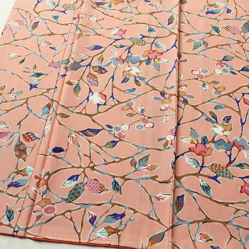 小紋 美品 しつけ糸付き 縮緬 総柄 正絹 木の葉・植物柄 袷仕立て 身丈163.5cm 裄丈67.5cm 着物 ピンク_画像4