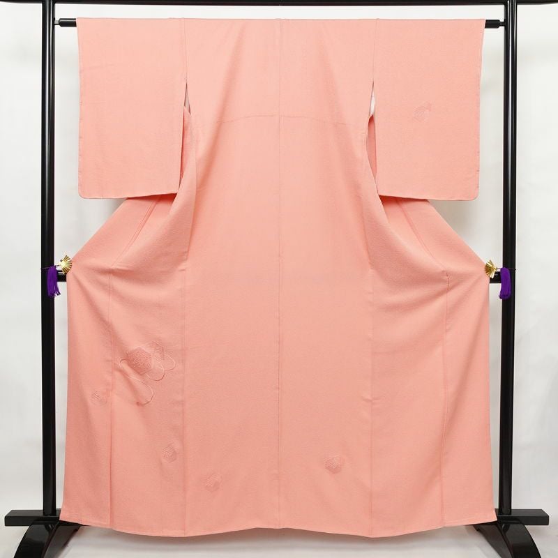 付け下げ 美品 堅牢染 ケミカル刺繍 しつけ糸付き 一つ紋付き 正絹 古典柄 袷仕立て 身丈160cm 裄丈62.5cm 刺繍 フォーマル 着物 ピンク_画像1